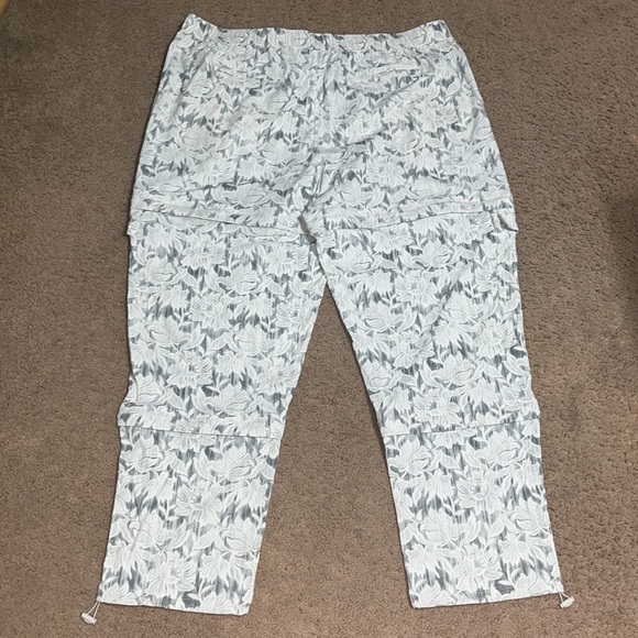 Athleta Trekkie Convertible Hike Pant Ethereal Bloom Magnolia White 22 - Picture 10 of 13